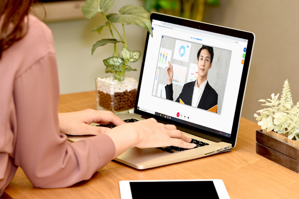 「Szia(シア)」Web会議システムは、Web環境を利用してビデオ会議で繋がるコミュニケーションツールです。